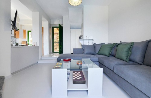 Kea Villa | Villa Eliza with a swimming pool and a sea view