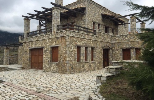 Arachova Villa | Villa Emargina