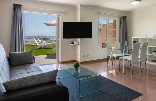 Playa del Ingles Villa | Villa 'Kurbis 25' close to the Beach with Wi-Fi & Shared Pool