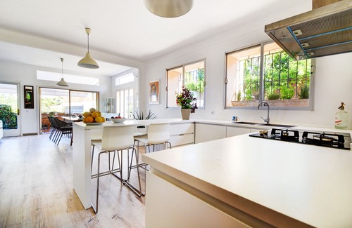 Genova House | VILLA ES TORRENTÓ (HIGH FLYER)