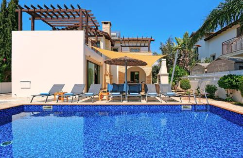 Ayia Thekla Villa | Villa Evia - Walking to Med Sea