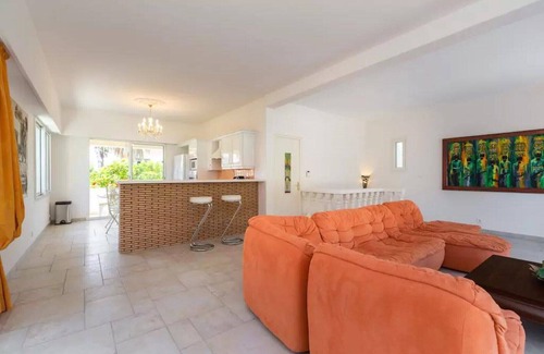 Villeneuve-Loubet Villa | Villa feet in the water (River and Sea!)