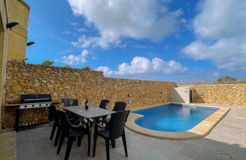 Santu Pietru Villa | Villa Fieldview - Gozo Holiday Home