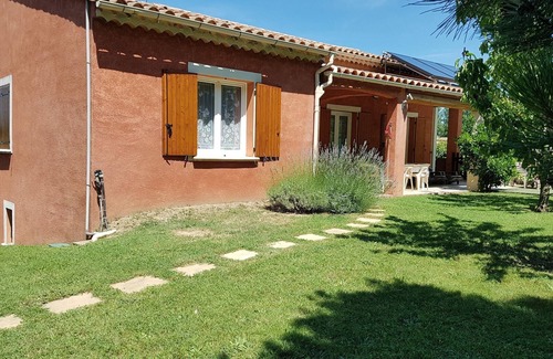 Saint-Julien-de-Peyrolas House | Villa 3 Chambres Avec Jardin et Piscine Privative