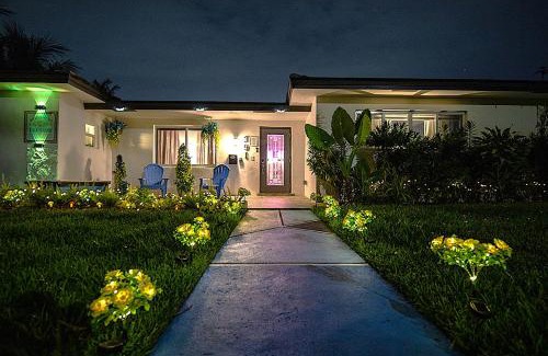 Fort Lauderdale House | Villa Ft Lauderdale XL Pool, playground, BBQ, beach, Family Paradise