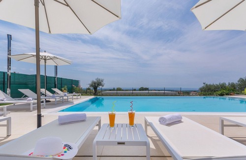 Kastelir-Labinci Villa | Villa Gabrijela for 10 people near Novigrad with 66 m2 heated pool and sea view