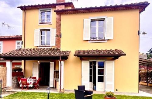 Montecarlo Villa | Villa Gialla