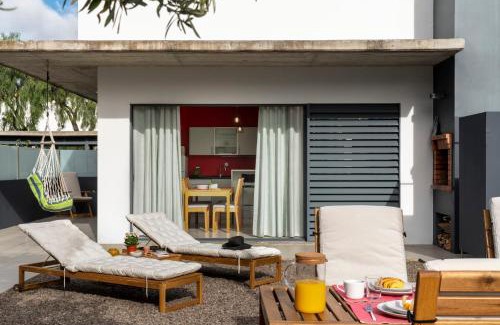 Pedras Pretas Villa | Villa Girassol by An Island Apart