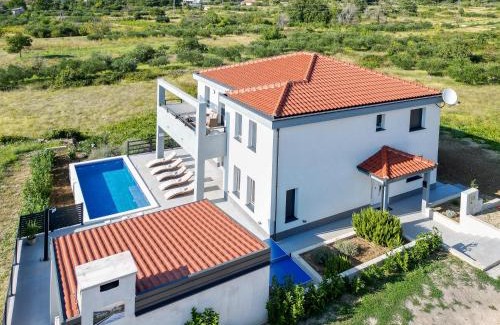 Srinjine Villa | villa green valley