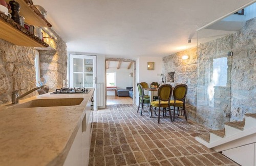 Vizinada Villa | Villa Hideaway – with heated pool, sauna and BBQ