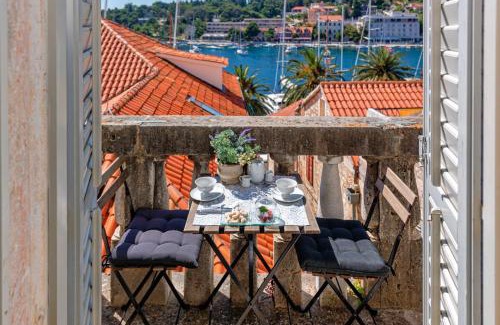 Hvar Villa | Villa Hvar Royale - 5 Bedroom Central Villa - Indoor Pool - Beautiful Heritage Villa