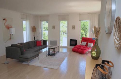 Castelnau-d'Aude Villa | Villa in Castelnau d'Aude with Heated Pool