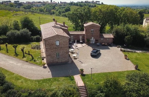 Foiano della Chiana Villa | Villa in La Selce with 9 bedrooms sleeps 28