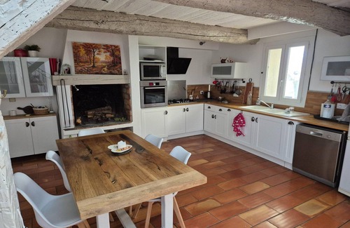 Gonfaron House | Villa in Le Luc with Pool & Vineyard Views