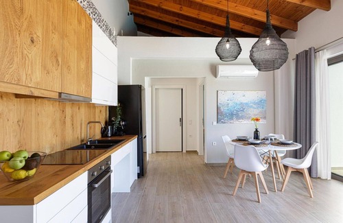 Sfakaki House | Villa in Sfakaki with Private Pool & Beach Access