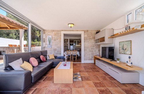 Cove Makarac (Milna) Villa | Villa Julia with a private heated pool and hot tub, ideal for large groups