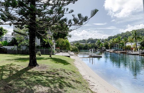 Noosa Heads Apartment | Villa Kananda, Beside Hastings St & Main Beach