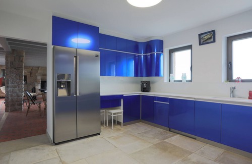 Locquirec Villa | Villa 'Ker Louise' with Sea View, Shared Terrace and Wi-Fi