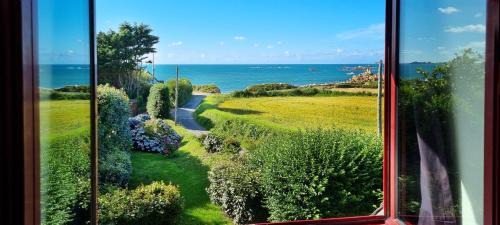 Pleubian House | Villa Kermohic - en front de mer