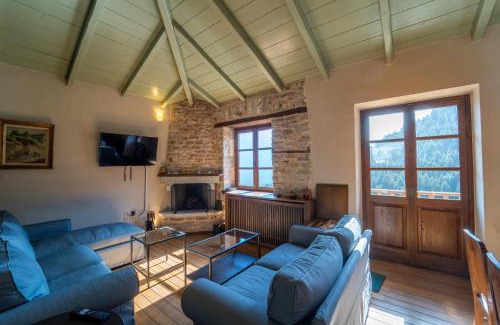 Karpenisi Villa | Villa Korfes-Κορφές Τριώροφη Βίλα για Οικογένειες και Παρέες