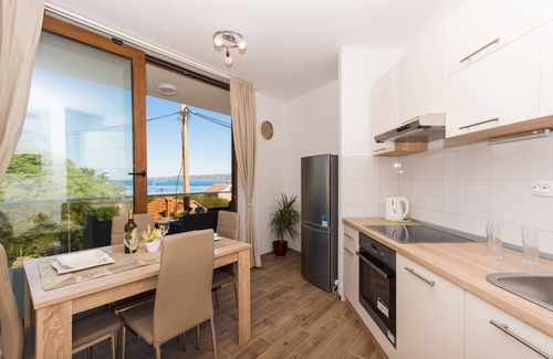 Veliki Drvenik Apartment | Villa LA - Comfort One-Bedroom Apartment with Terrace and Sea View