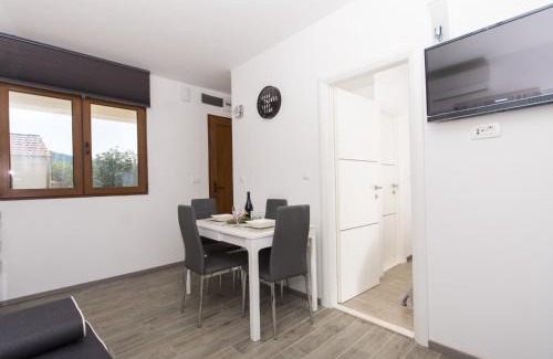 Veliki Drvenik Apartment | Villa LA - Comfort One-Bedroom Apartment with Terrace and Sea View