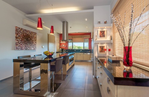 Laganas Villa | Villa la Curva is a modernly designed, 370m home, near the beach of Laganas.