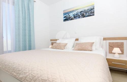 Veliki Drvenik Apartment | Villa LA-Two Bedroom Apartment with Terrace