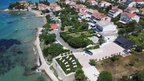 Banjol House | VIlla Laki Rab Studio App