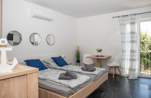 Banjol House | VIlla Laki Rab Studio App