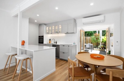 Sunshine Beach Apartment | Villa Le Miramar ~ Beautiful Pooch Friendly Home