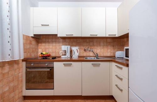 Nova Vas Villa | Villa Leonie with Private Pool and garden