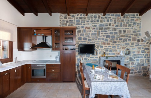 Agia Pelagia Villa | Villa Ligaria- Infinity Pool (Optional Heated)-8mins to the beach-Free Cleaning