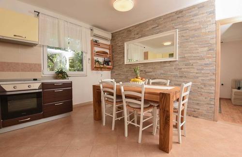 Punat Villa | Villa Lipa with Hot Whirlpool