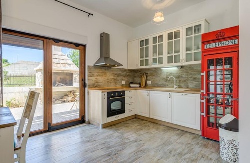 Dugopolje House | Villa Longfield with private heated pool