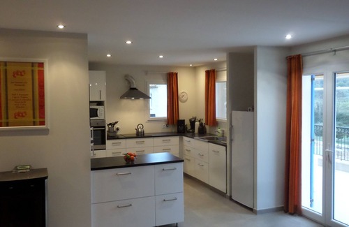 Allemagne-en-Provence Villa | Villa Loregano Provence Gorges Verdon, heated pool -airco , wifi ,14 people.