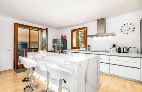 Felanitx Villa | Villa 'Los Hibiscus' with mountain view, Wi-Fi and air conditioning