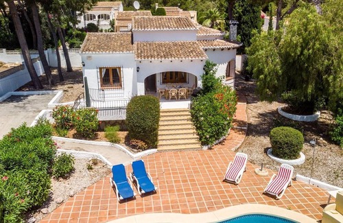 Jesus Pobre Villa | "Villa Los Lagos" with Mountain View, Private Pool, Terrace, Garden, A/C & Wi-Fi