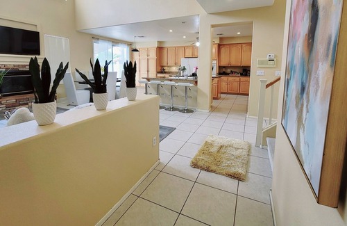 Spring Valley House | Villa Luxur- Modern Stylish house W/ Gym & Spa