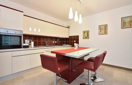 Srijane House | Villa Ma & Ma with pool, parking, high speed Internet, BBQ.