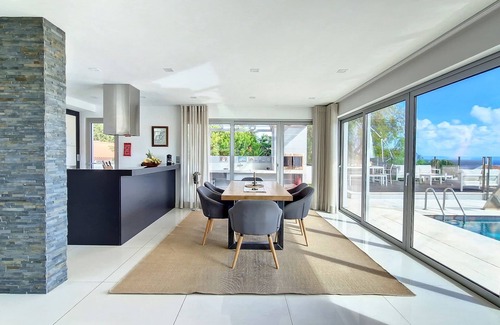 Canico House | Villa Madeira by LovelyStay