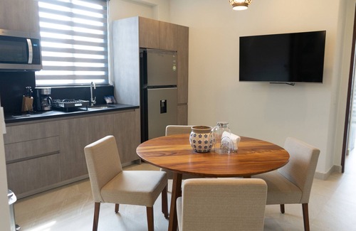 San Francisco Apartment | Villa Magnolia, Lux condo, steps from the beach.