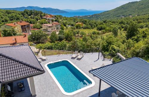 Golovik Villa | Villa Mantis