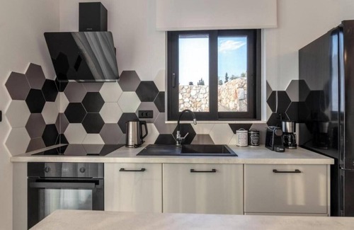 Tsoukaladhes Villa | Villa 'Marianna' with Sea View, Wi-Fi and Air Conditioning