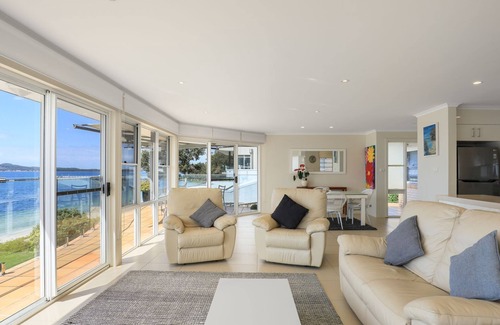 Port Stephens Council Villa | Villa Maris- Beachfront Bliss in Soldiers Point