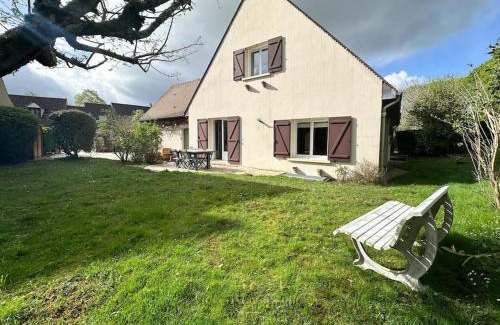 Saint-Quentin-en-Yvelines House | Villa Massenet - Paris 2024 Olympics