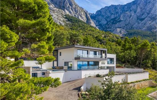 Bast House | Villa Melody