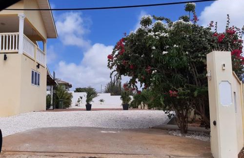 Willemstad Villa | Villa Mila with Pool