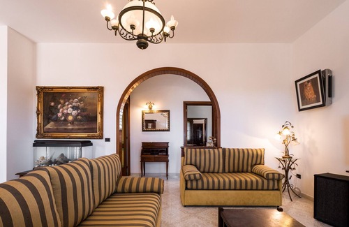 Cocumola Villa | Villa 'Minerva' with Private Terrace, Private Garden and Air Conditioning