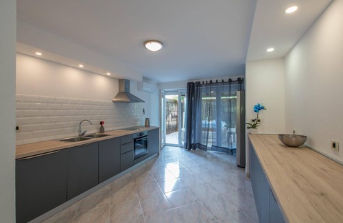 Radini House | Villa Mira